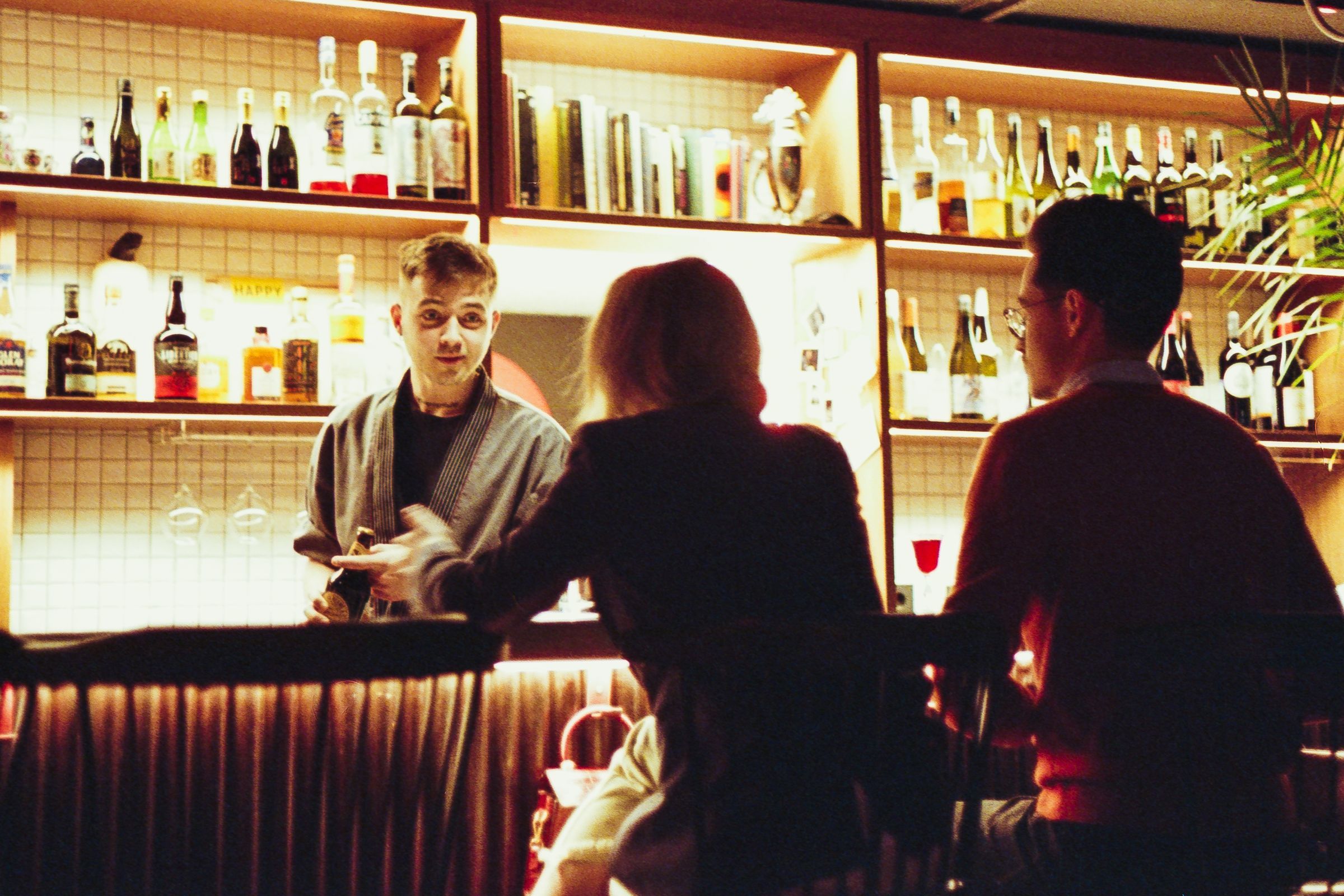 Een spontane ontmoeting met een gigolo aan de bar