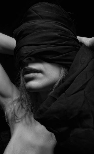 Capucha en bdsm para la privación sensorial