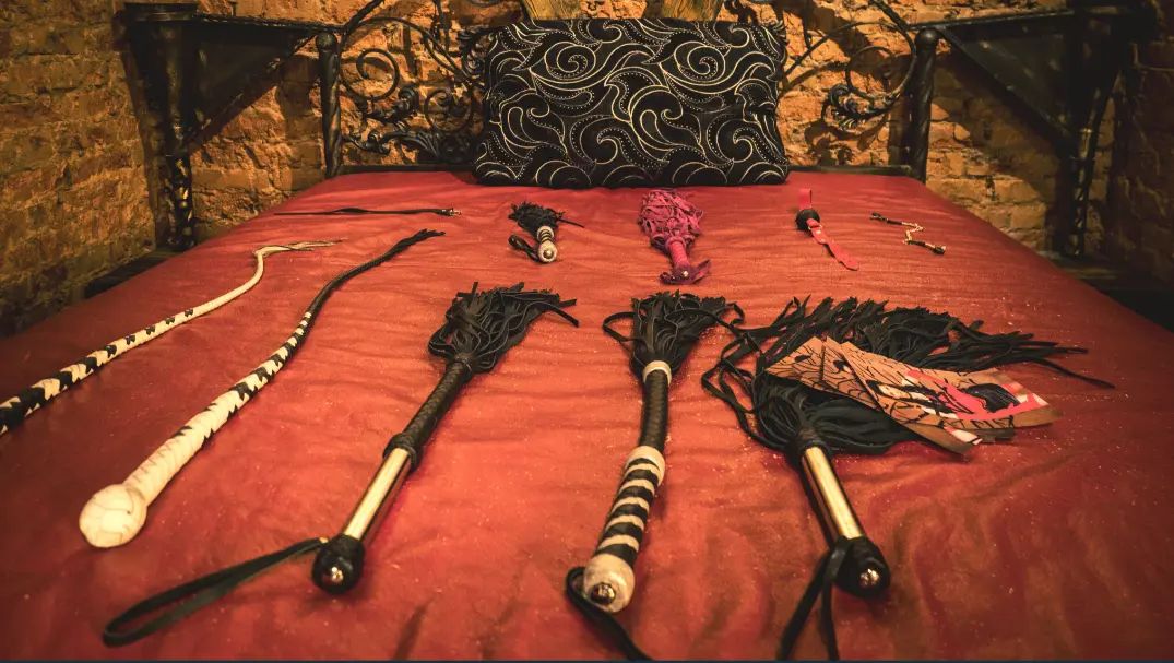 Soorten zwepen in BDSM, flogger en paddle
