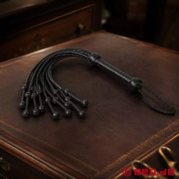 La cat-o-nine-tails como látigo bdsm para principiantes La cat-o-nine-tails como látigo bdsm para principiantes