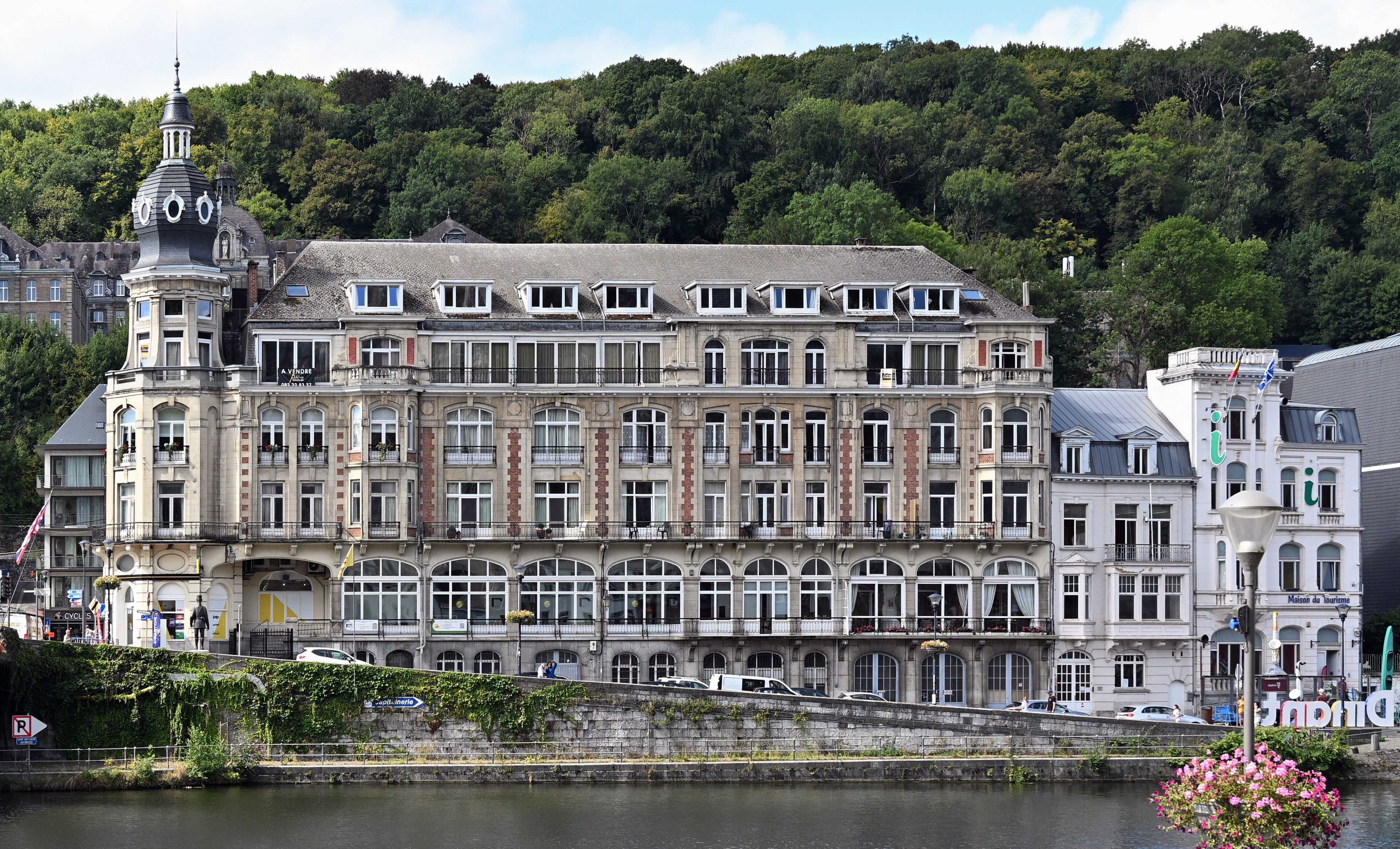 Hire a gigolo in the Namur province