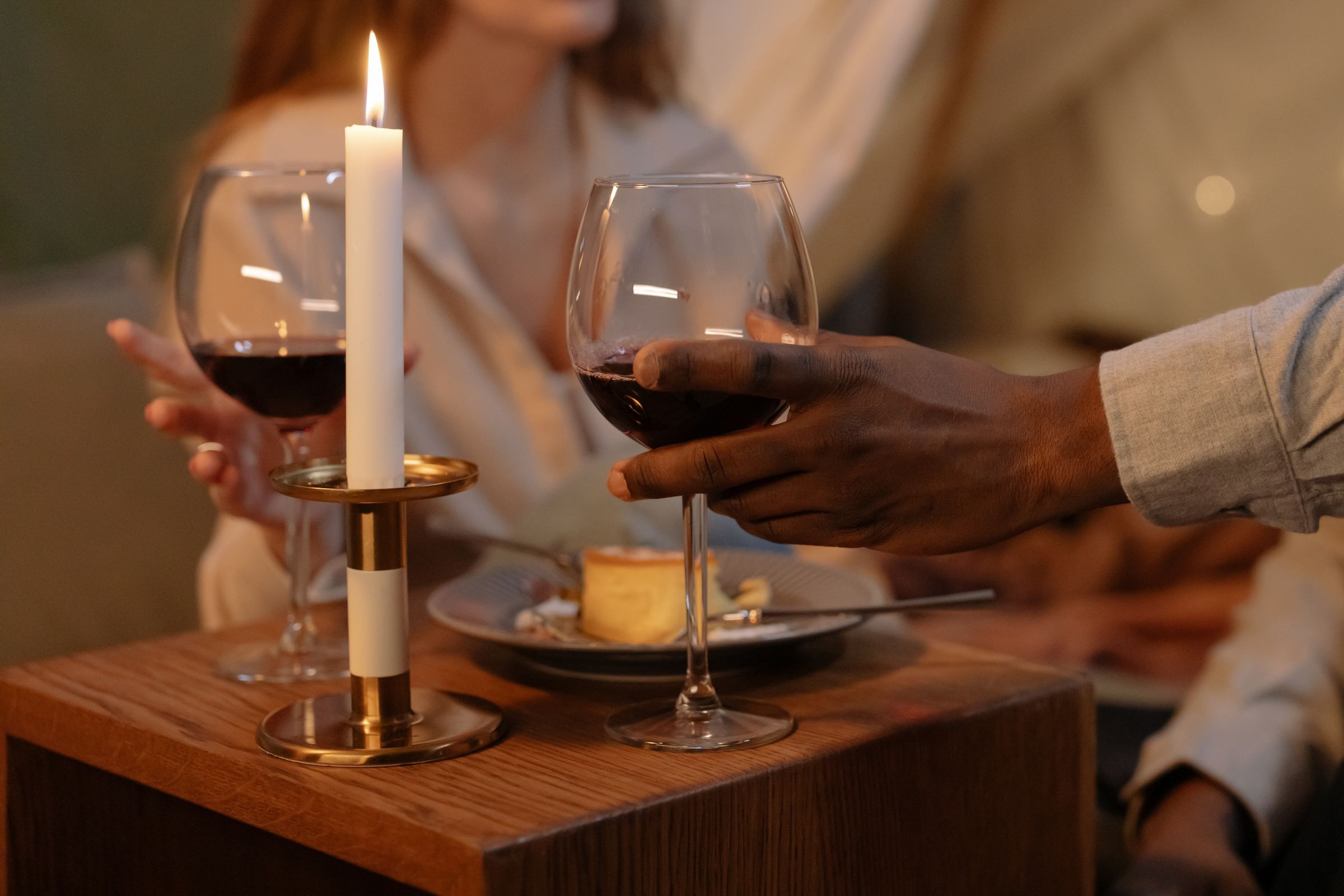 Gezelschap van een gigolo bij een dinerdate