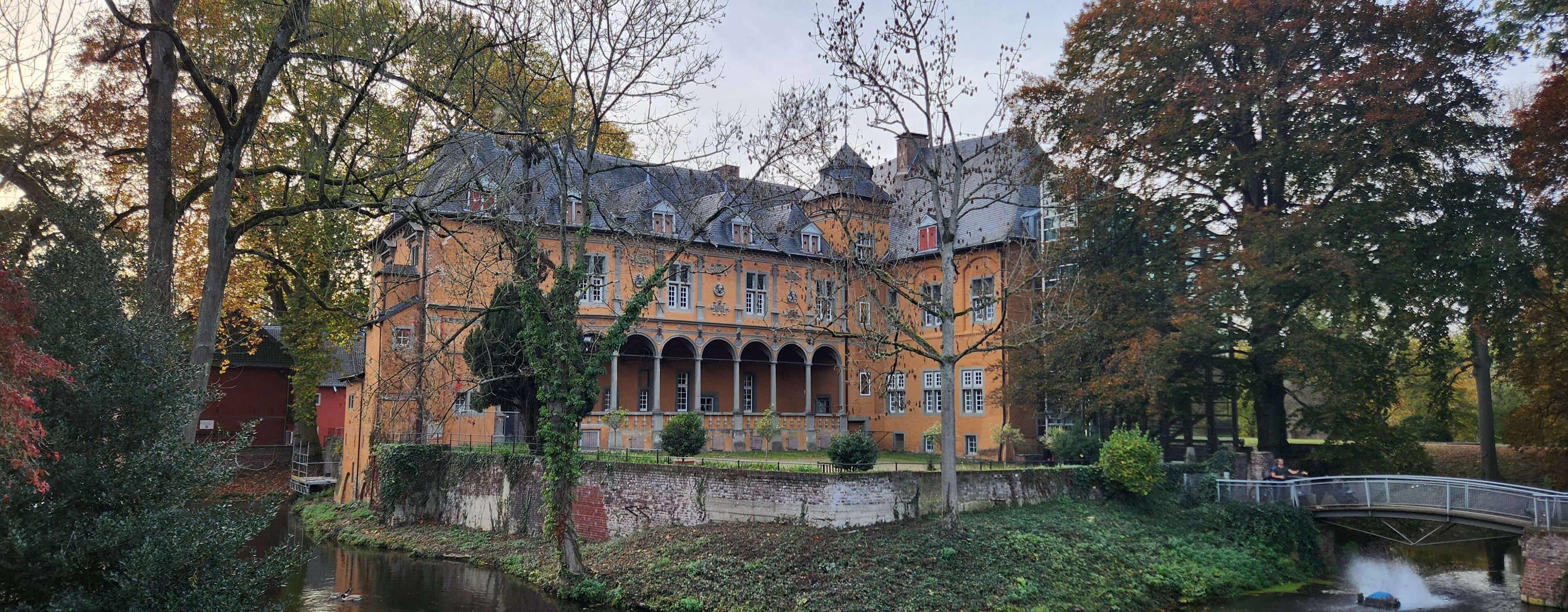 Hire a gigolo in Mönchengladbach near the border