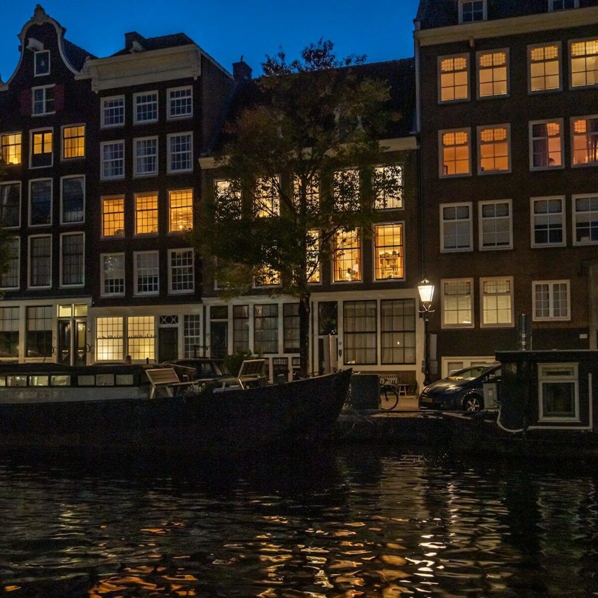 Populaire gigolo diensten in grote steden