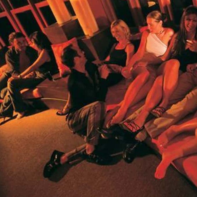 Samen naar een swingersfeest met begeleider
