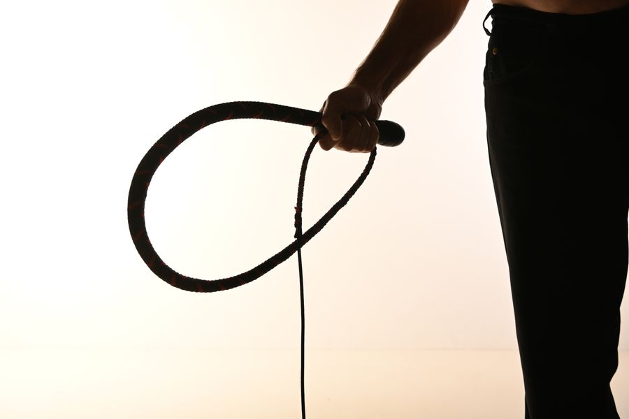 Bullwhip para un juego de látigo sensual en bdsm
